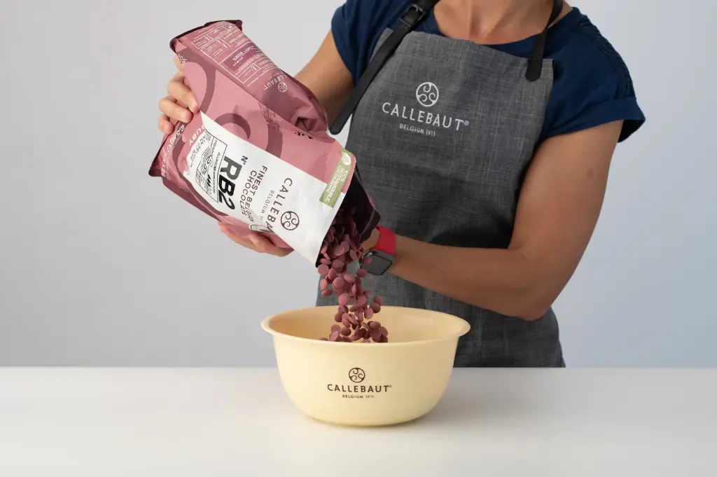 Callebaut_FeinsteBelgischeRubySchokoladeRB2_2500g_Action.webp